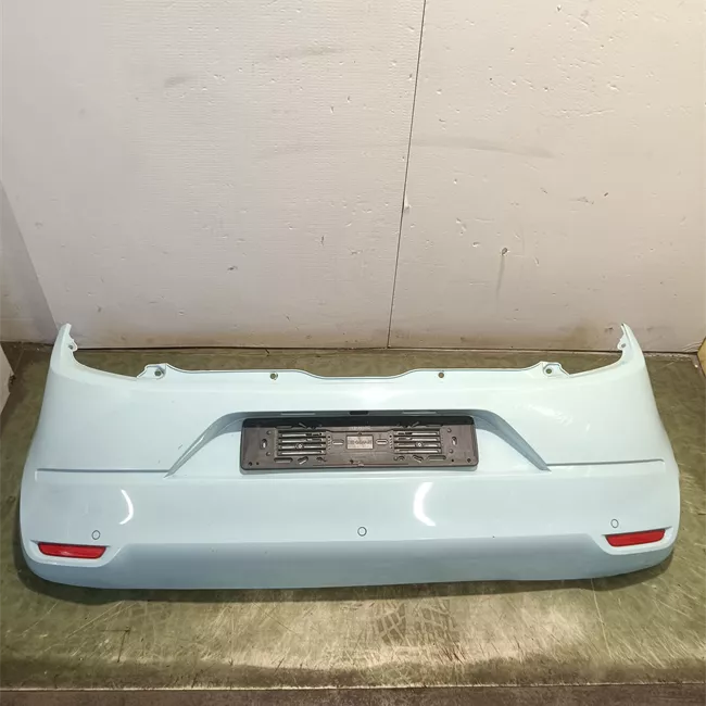 Paraurti posteriore con sensori parcheggio 02