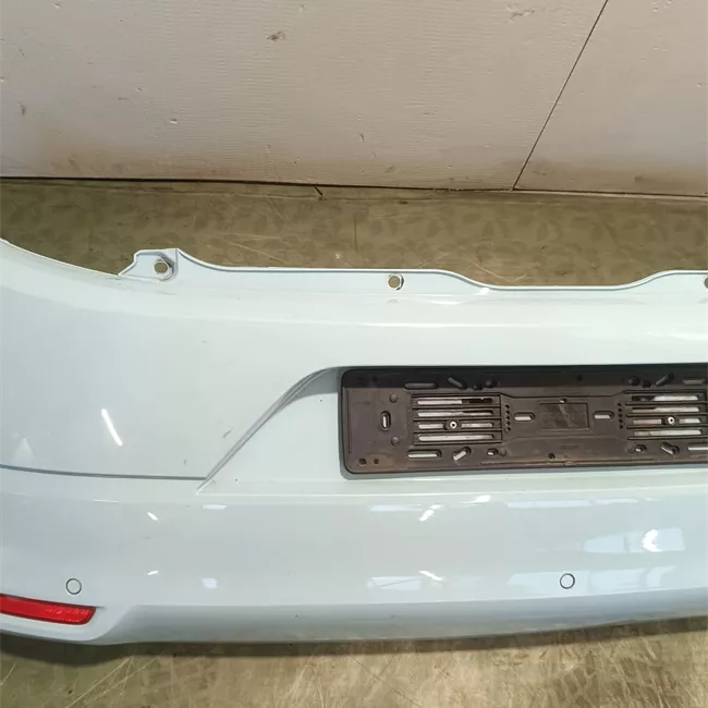 Paraurti posteriore con sensori parcheggio 02