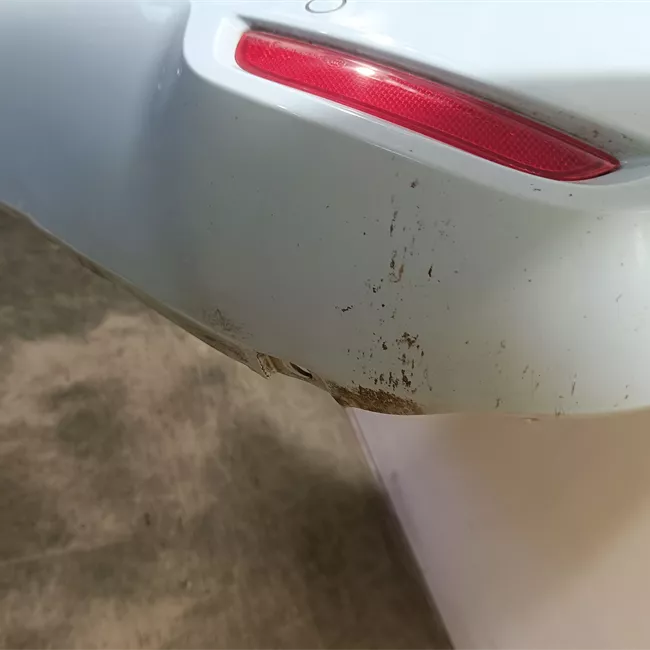 Paraurti posteriore con sensori parcheggio 02