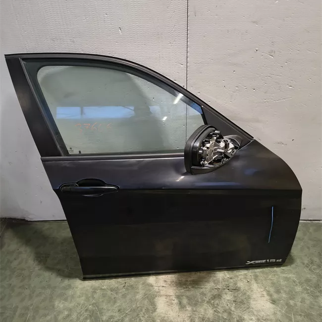 Porta anteriore destra