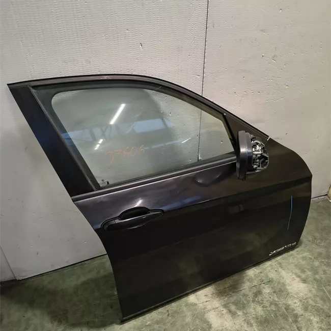 Porta anteriore destra