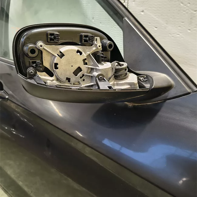 Porta anteriore destra