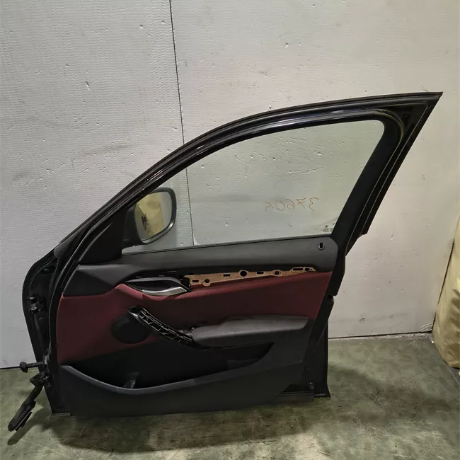 Porta anteriore destra