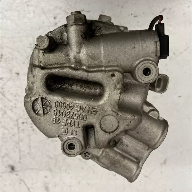 Compressore aria condizionata rotazionale