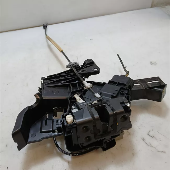 Serratura porta posteriore sinistra con sistema chiusura centrale