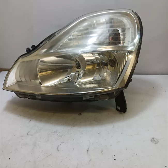 Proiettore sinistro Faro 01