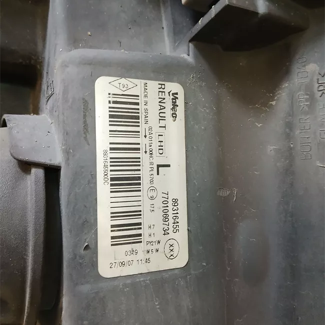 Proiettore sinistro Faro 01