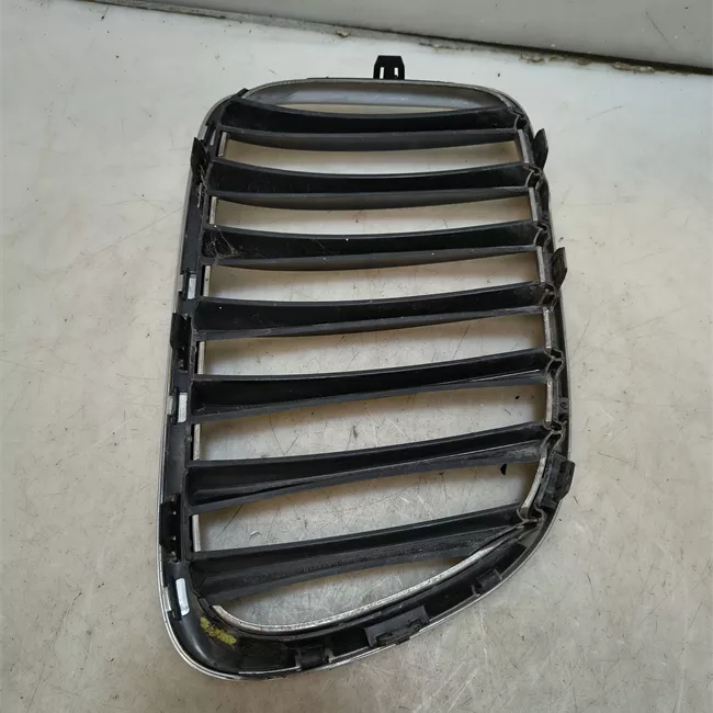 Griglia sinistra M Performance nero lucido