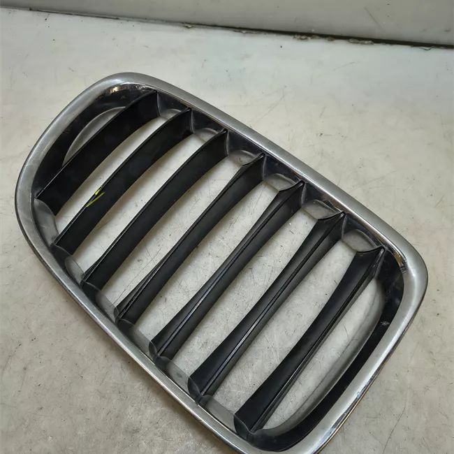 Griglia destra M Performance nero lucido