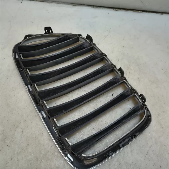 Griglia destra M Performance nero lucido