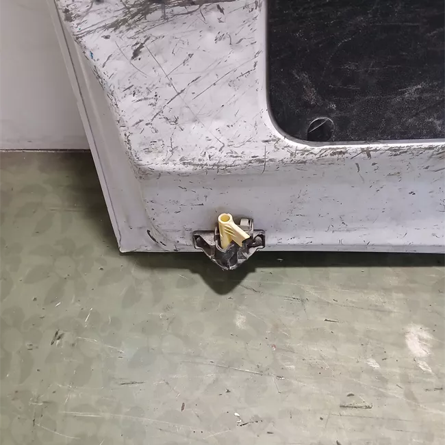 Porta carico posteriore a battente sinistra Lamierata