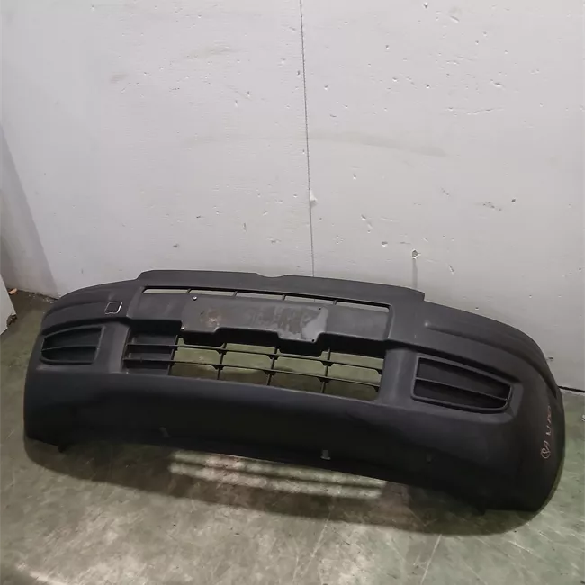 Paraurti anteriore nero