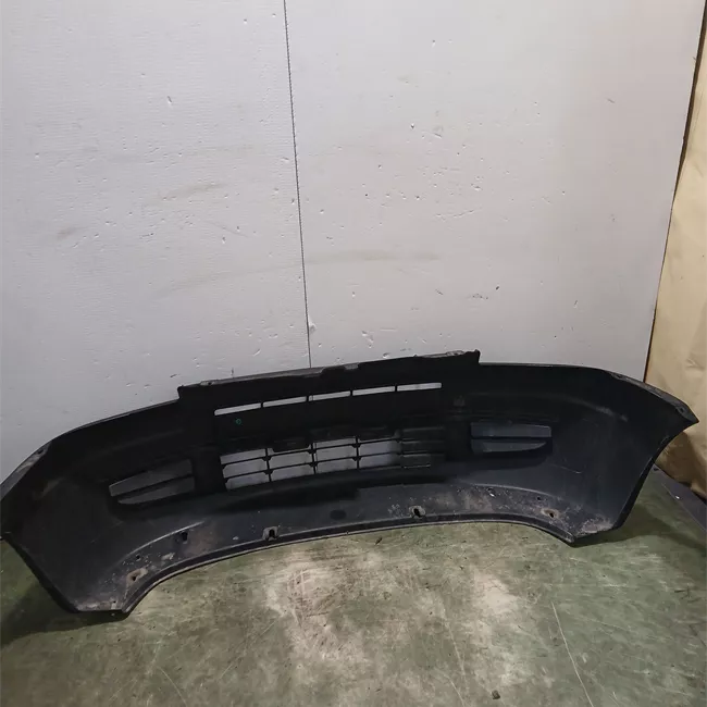 Paraurti anteriore nero