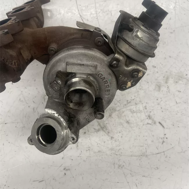 Turbocompressore con collettore scarico