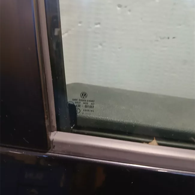 Porta anteriore destra