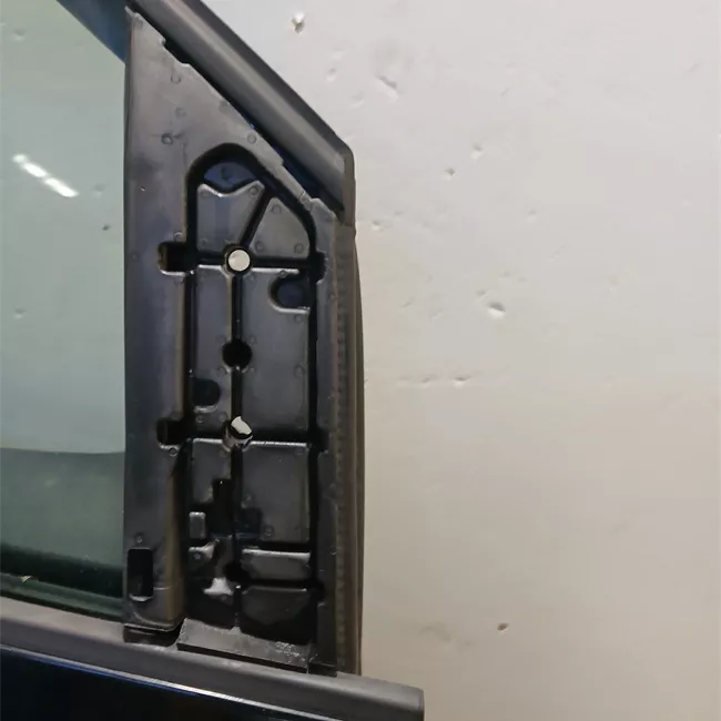 Porta anteriore destra