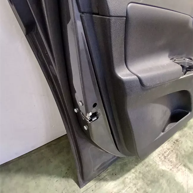 Porta anteriore sinistra