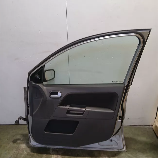 Porta anteriore destra