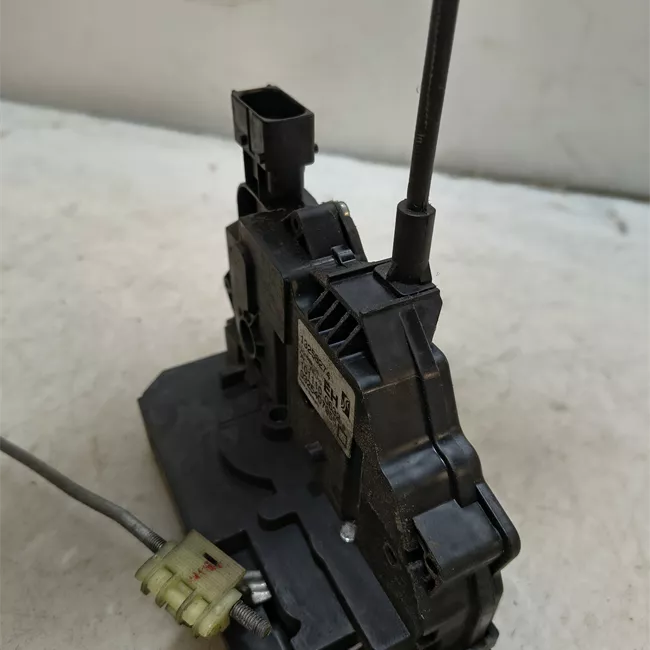 Serratura porta anteriore destra