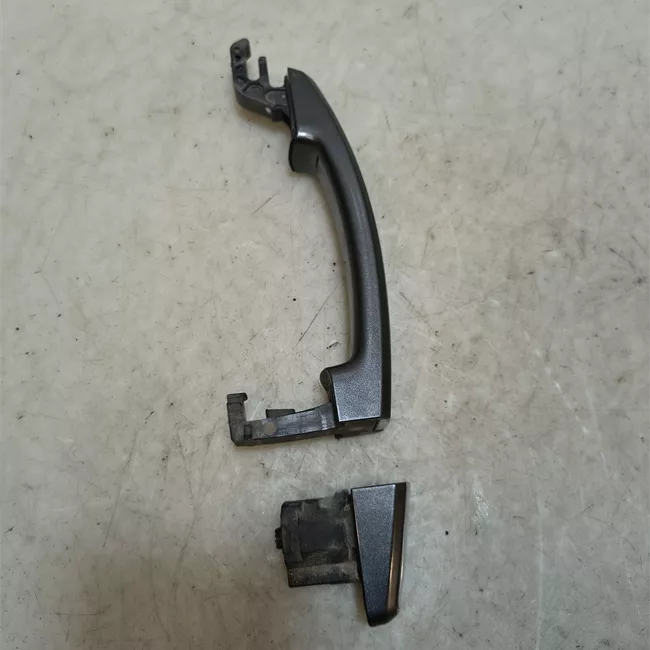 Maniglia porta anteriore destra con striscia cromata primer