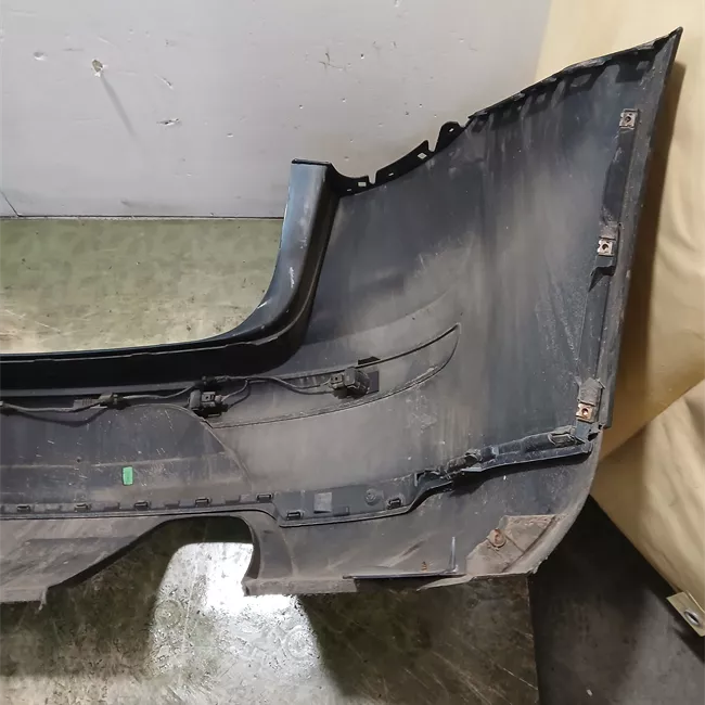 Paraurti posteriore con primer/sensore parchiusura