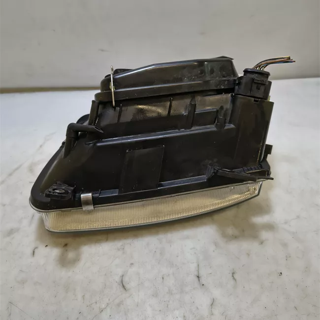 Proiettore destro Hella