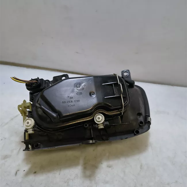 Proiettore destro Hella