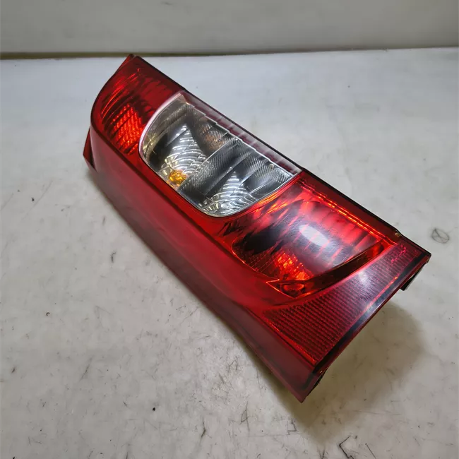 Fanale posteriore sinistro