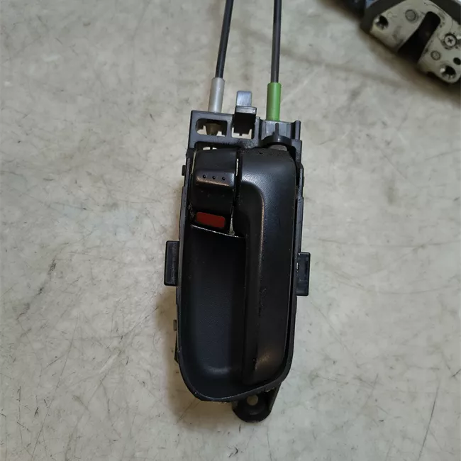 Serratura porta anteriore destra