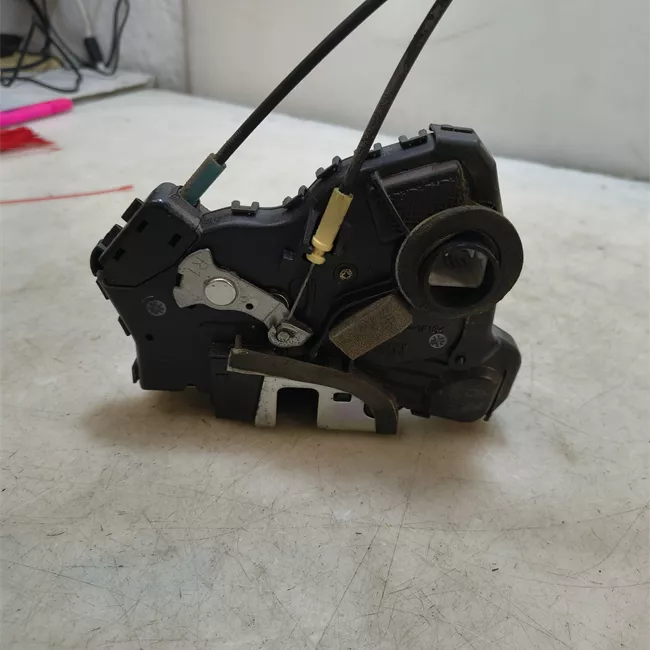 Serratura porta anteriore destra