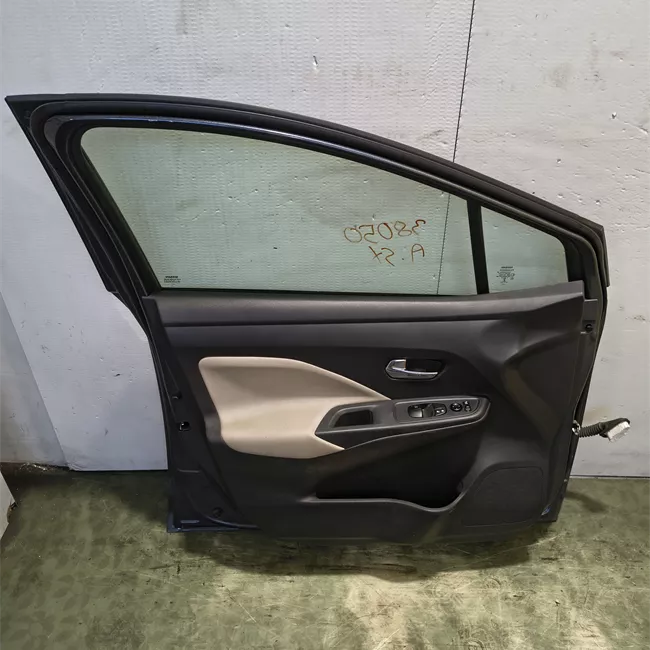 Porta anteriore sinistra