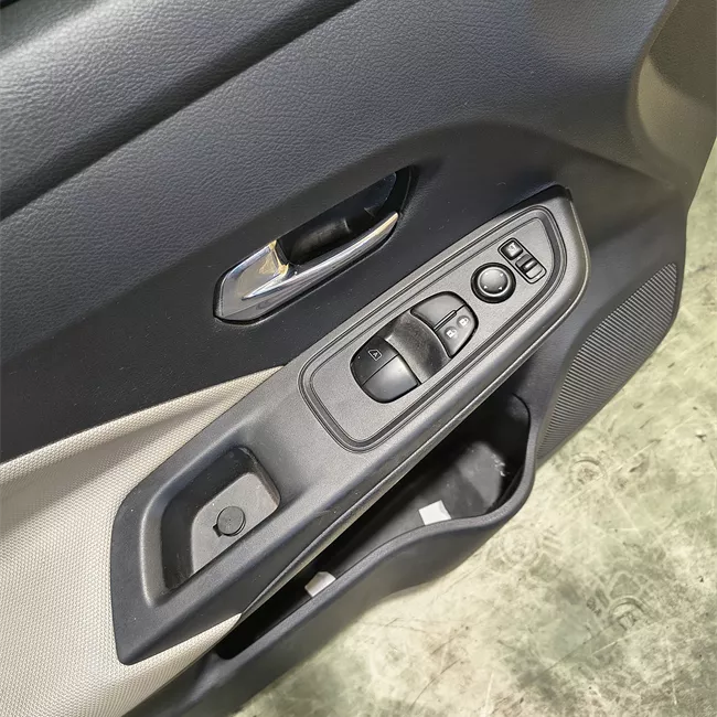 Porta anteriore sinistra