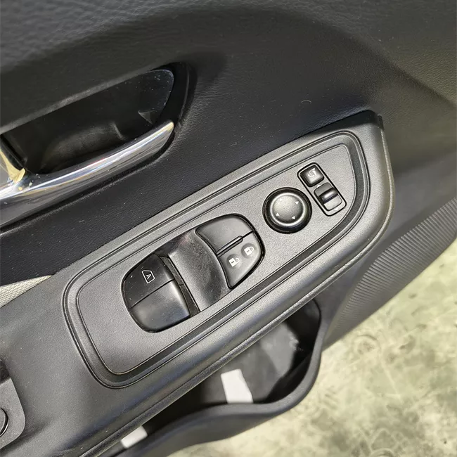 Porta anteriore sinistra