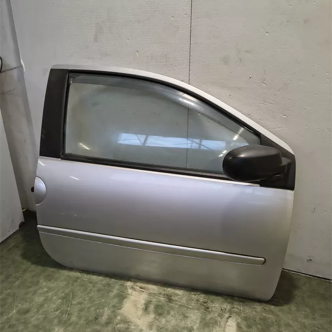 Porta anteriore destra