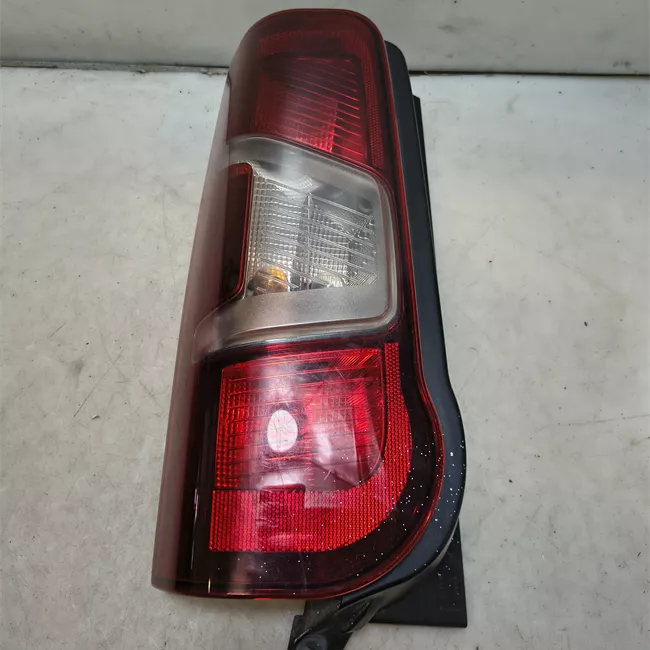 Fanale posteriore sinistro porte posteriore a battente