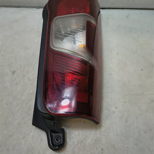 Fanale posteriore sinistro porte posteriore a battente