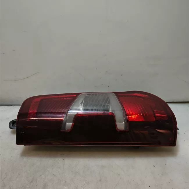 Fanale posteriore sinistro porte posteriore a battente