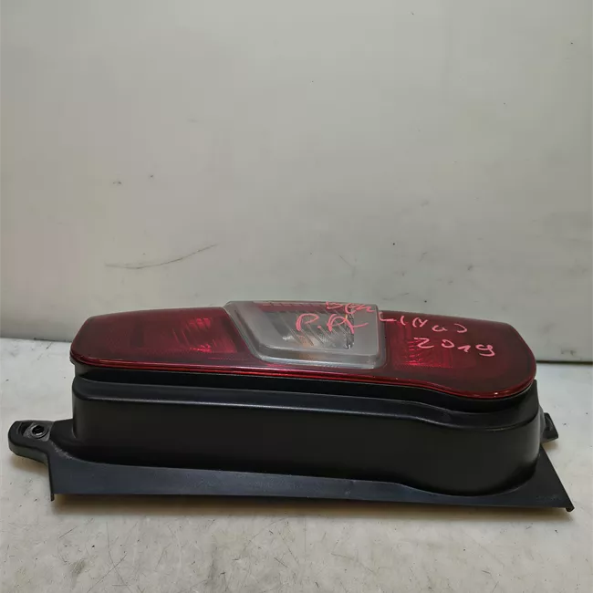 Fanale posteriore destro porte posteriore a battente