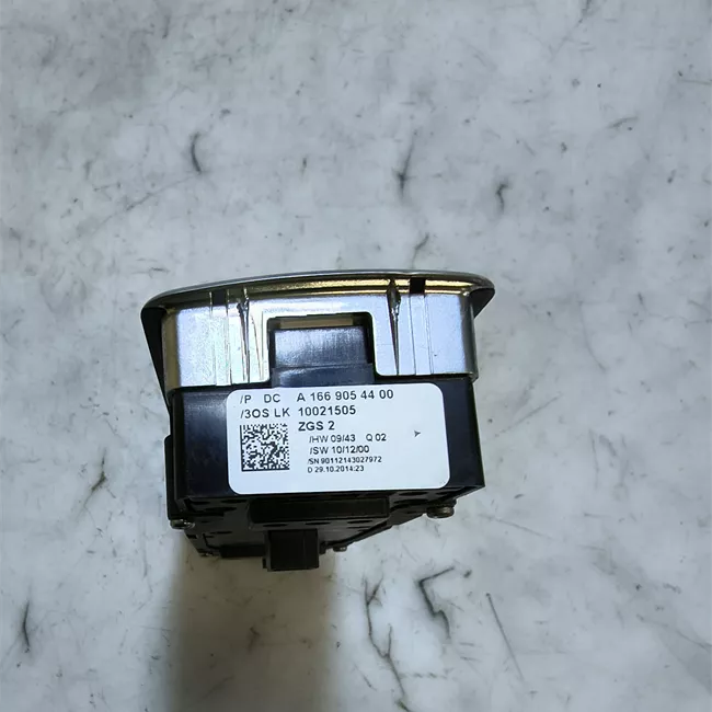 Blocco comandi alzacristalli e retrovisori esterno con retrovisore esterno richiudibile elettrico ne