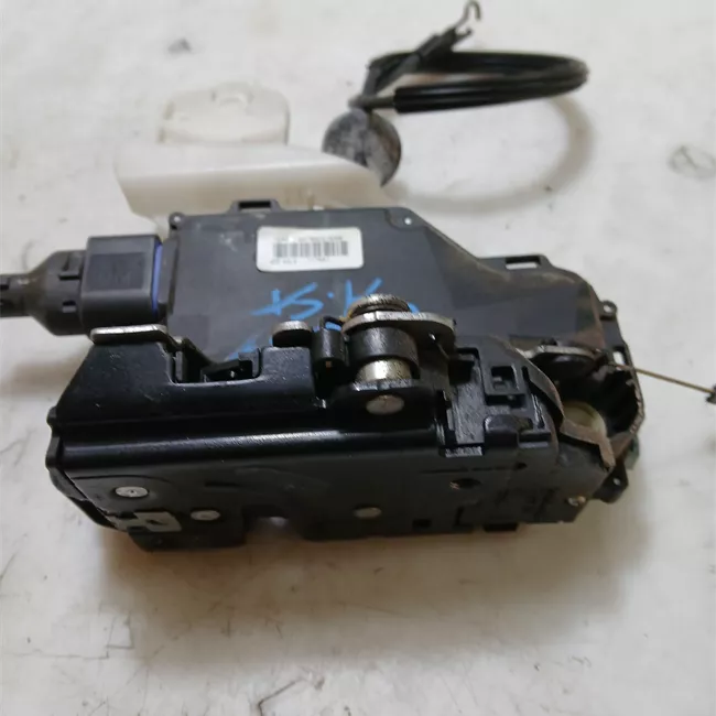 Serratura porta anteriore sinistra con dispositivo Safe