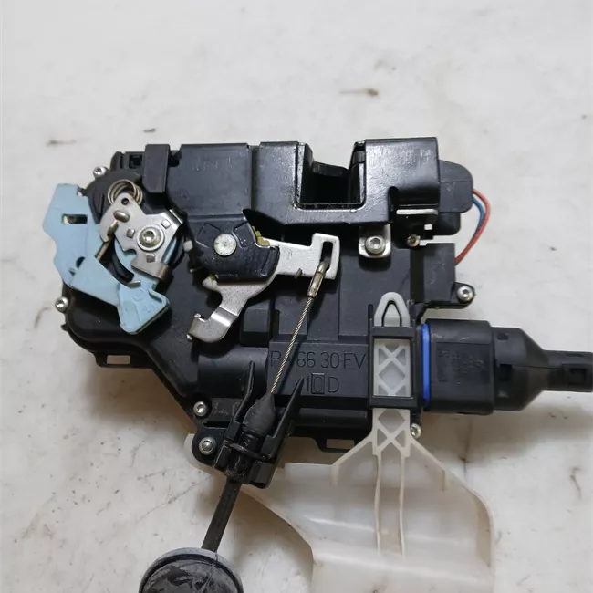 Serratura porta anteriore destra con dispositivo Safe