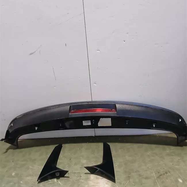 Spoiler posteriore tetto grigio
