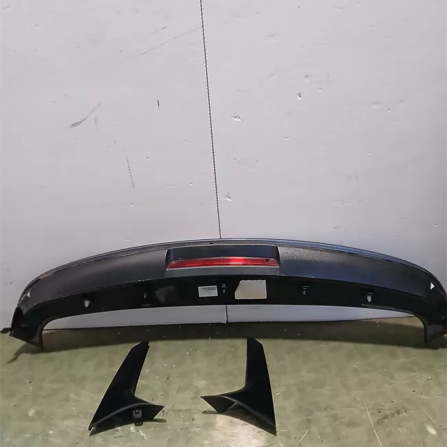 Spoiler posteriore tetto grigio
