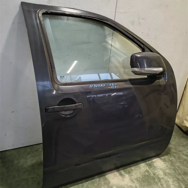 Porta anteriore destra