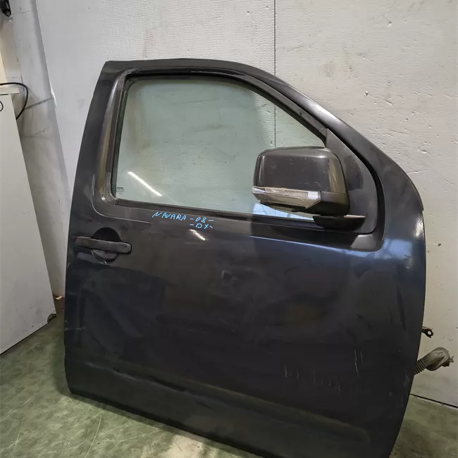 Porta anteriore destra