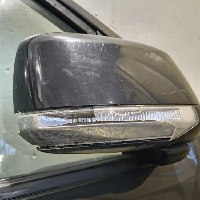 Porta anteriore destra