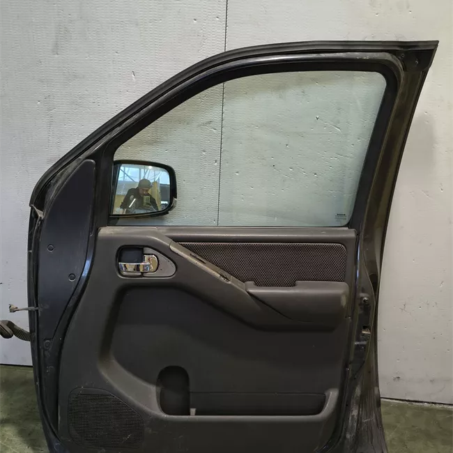 Porta anteriore destra