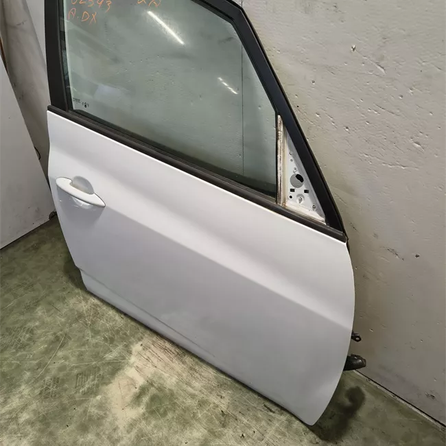 Porta anteriore destra