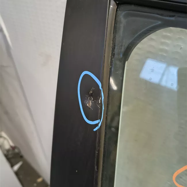 Porta anteriore destra