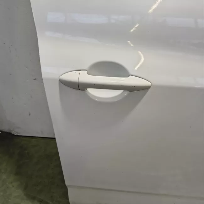 Porta anteriore destra